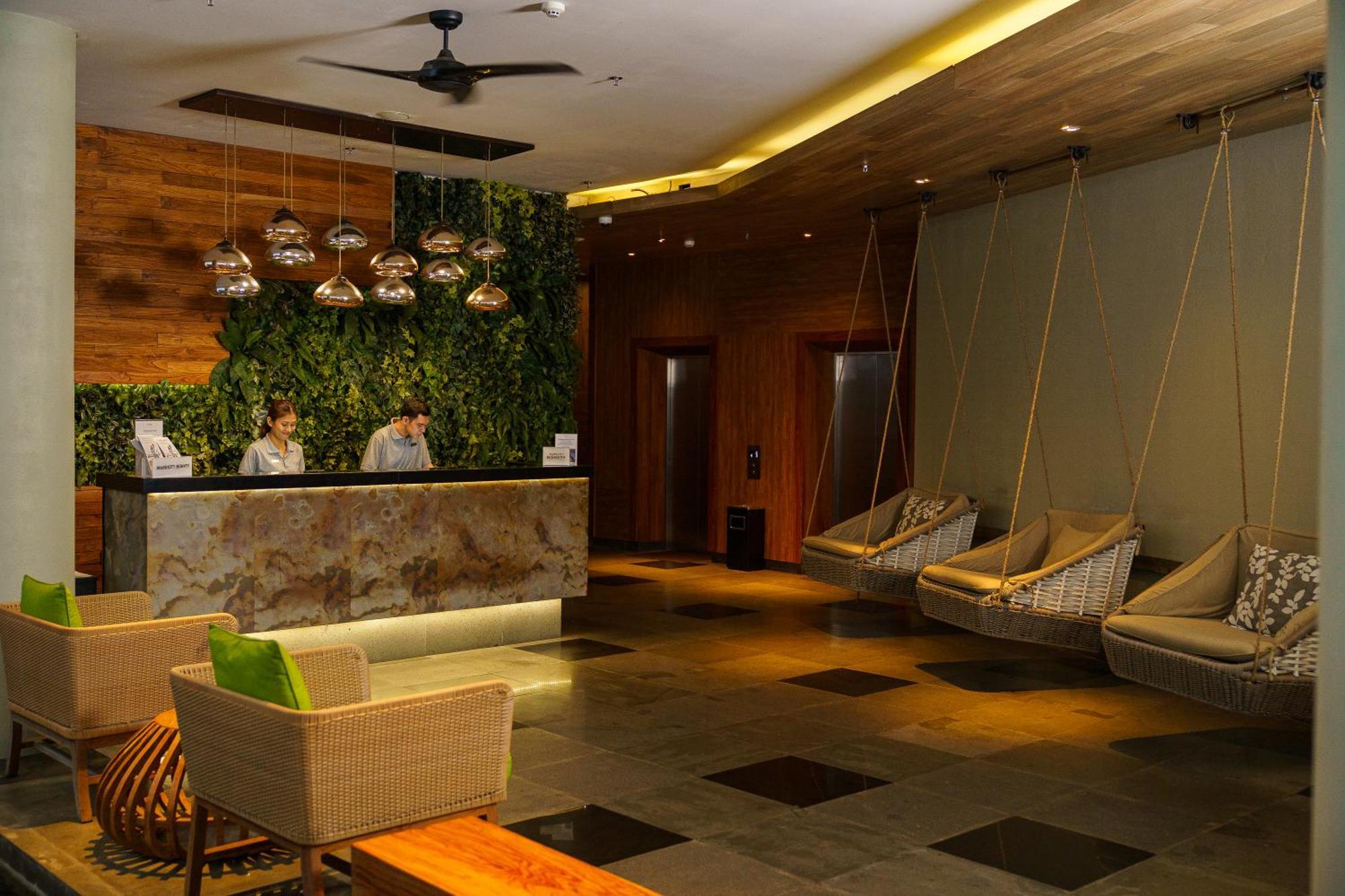 Отель Fairfield By Marriott Bali South Kuta Кута Экстерьер фото