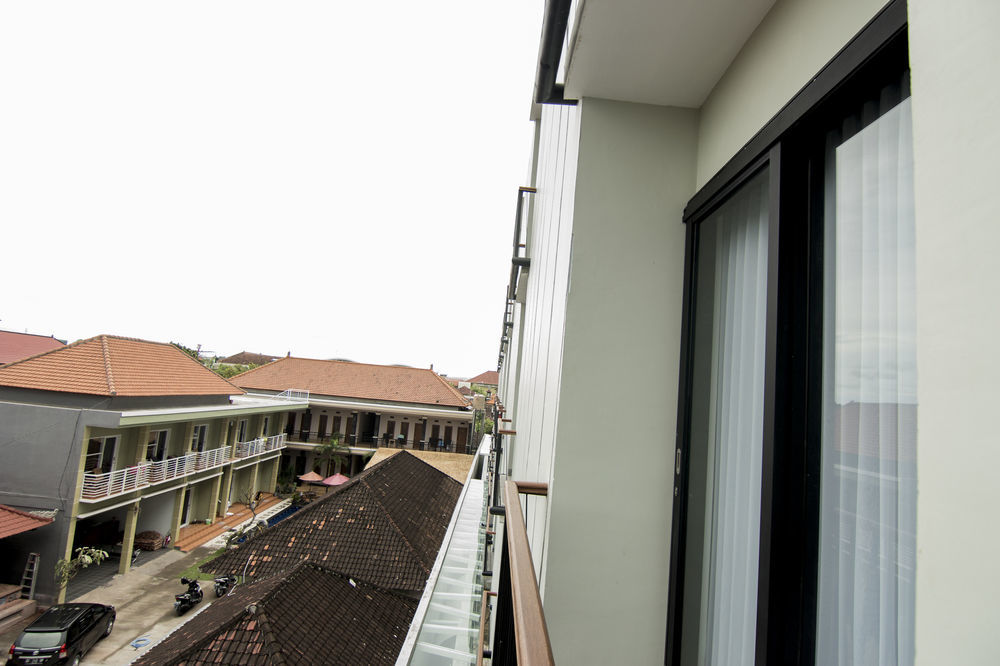 Отель Fairfield By Marriott Bali South Kuta Кута Экстерьер фото